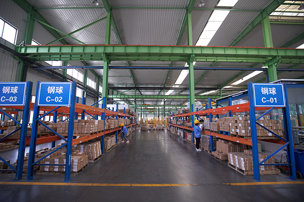 回轉(zhuǎn)支承的保養(yǎng)周期是多久？